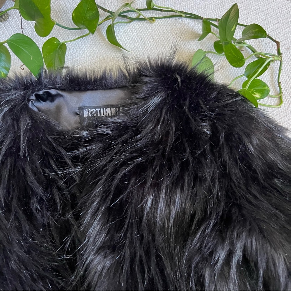 DISTURBIA Marla Black Faux Fur Cropped Jacket Large - Picture 6 of 7
